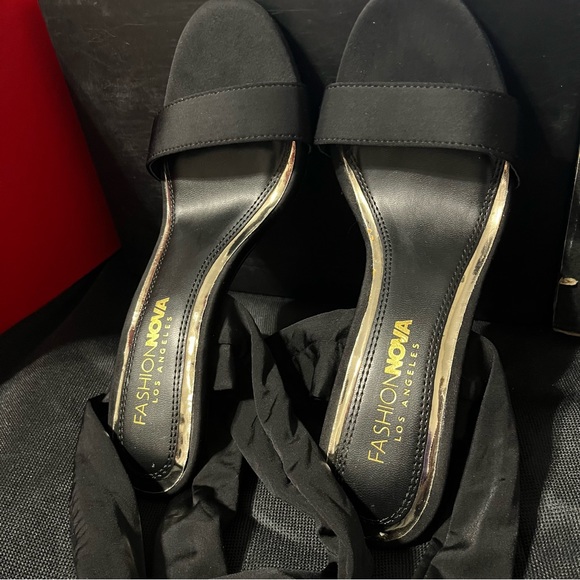 Fashion Nova Black Wrap Up Heels Size 7 - Picture 5 of 8